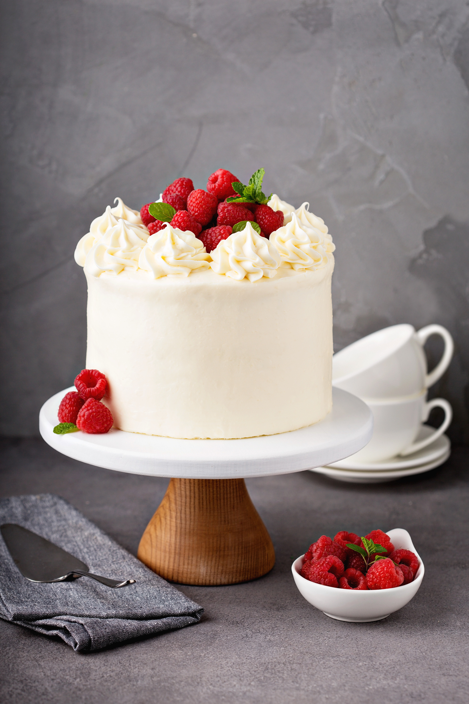 Vanilla raspberry cake with white frosting